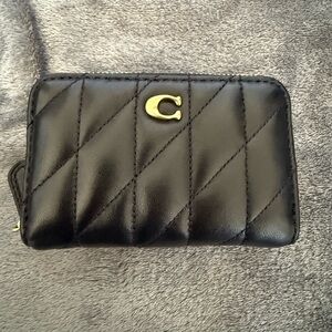 Coach Essential Small Zip Around Wallet Black/Brass